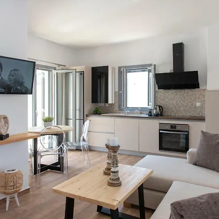 Elitas * Parikia (Paros)