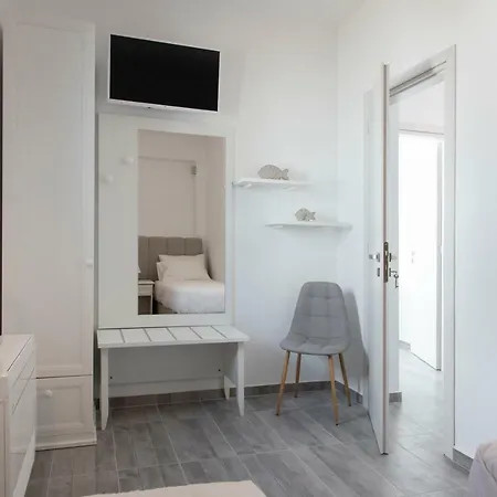 Elitas * Parikia (Paros)