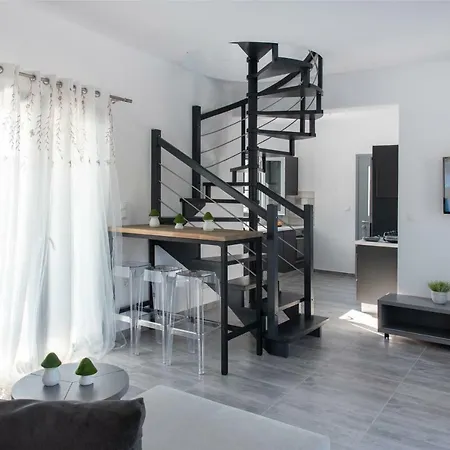 Elitas * Parikia (Paros)