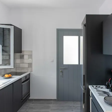 Elitas * Parikia (Paros)