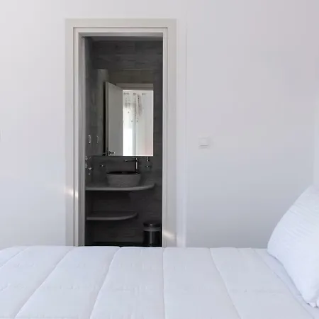 Elitas * Parikia (Paros)